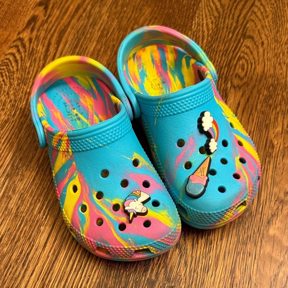 CROCS Kids Sandals in Blue and Multicolor